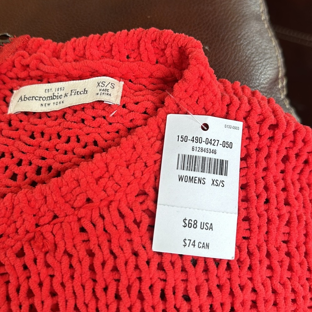 Women’s Abercrombie & Fitch red sweater. Size XS/S. - Picture 6 of 6